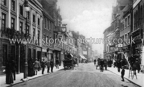 Red Lion Hotel and High Street, Bedford, Bedfordshire. c.1905.
